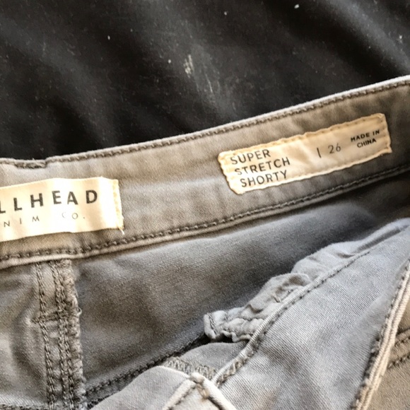 Grey shorts - Picture 3 of 3